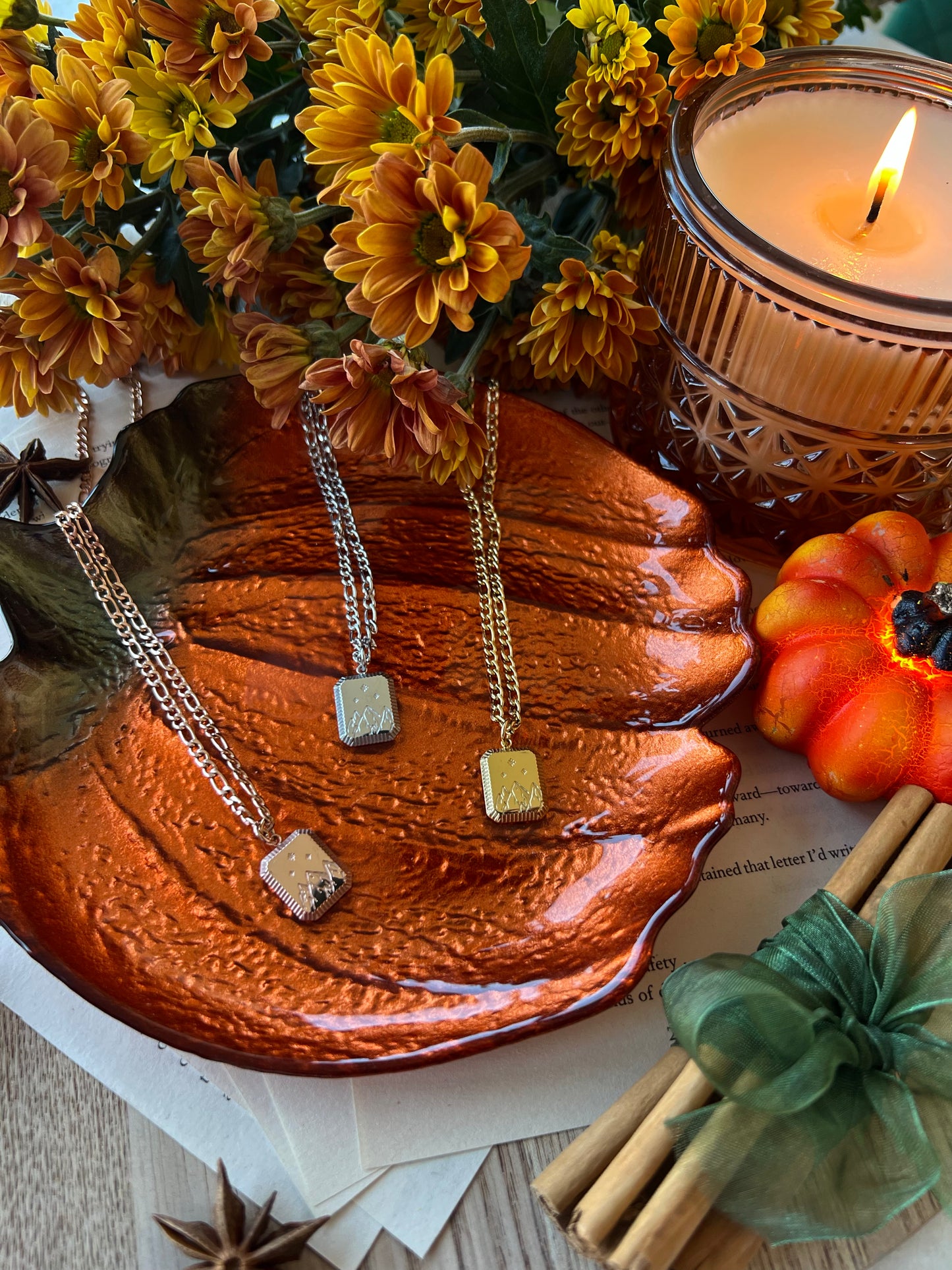 Velaris Necklace