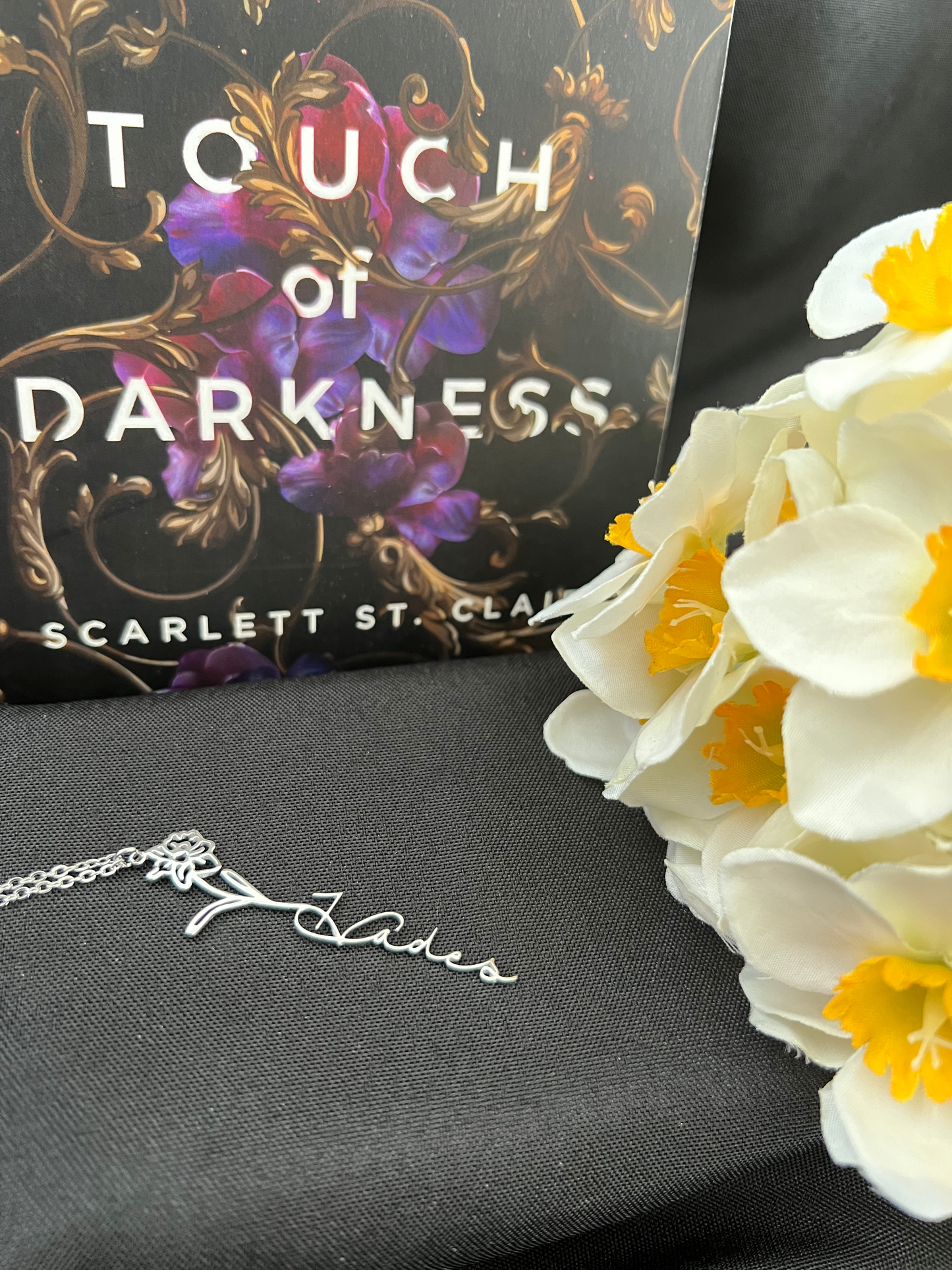 Hades Narcisuss Necklace