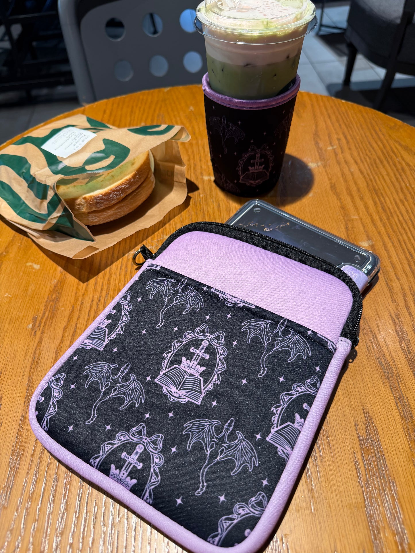 The Reader E-reader & cup sleeve Combo